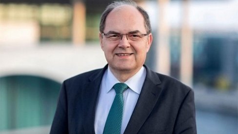SRBOMRSCU ŠMITU SE NE ŽURI: Ostaje do kraja mandata, ali samo pod jednim uslovom SRBOMRSCU ŠMITU SE NE ŽURI: Ostaje do kraja mandata, ali samo pod jednim uslovom