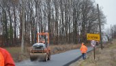 АСФАЛТИРА СЕ ПУТ У ПРОШТИНЦУ: Приводи се крају инвестиција вредна 12 милиона динара