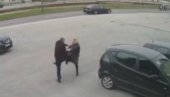 I OVO JE NASILJE: Incident na sarajevskom parkingu – žena pretukla muškarca (VIDEO)