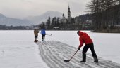 POLA METRA SNEGA U SLOVENIJI: Snežna oluja pogodila zemlju, otežan saobraćaj