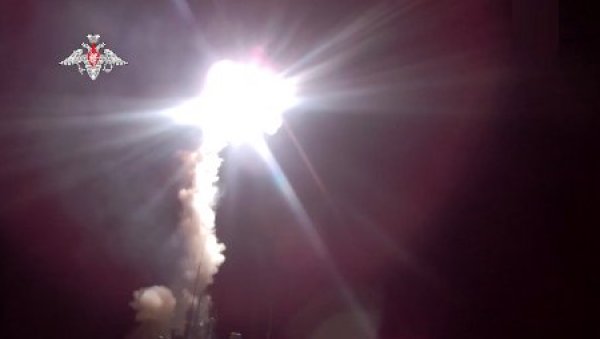 РУСИЈА ИСПАЛИЛА САЛВУ ЦИРКОНА : Успешно изведено плотунско лансирање хиперсоничних ракета (ВИДЕО)