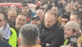 DRAGAN ĐILAS IZVIŽDAN NA BLOKADAMA: Demonstranti mu skandirali da je lopov! (VIDEO)