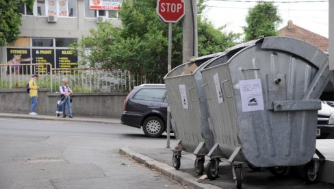 КАО У ЦРТАНОМ ФИЛМУ: Младићу упали кључеви у контејнер, на крају и он сам завршио у њему - Ватрогасци имали пуне руке посла (ФОТО)