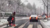 ПРВИ СНЕГ ОВЕ ЗИМЕ У БЕОГРАДУ: Погледајте праве зимске призоре са улица престонице (ФОТО)