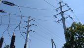 НЕВРЕМЕ НА КОСОВУ И МЕТОХИЈИ: Јак ветар оштетио делове електричне мреже