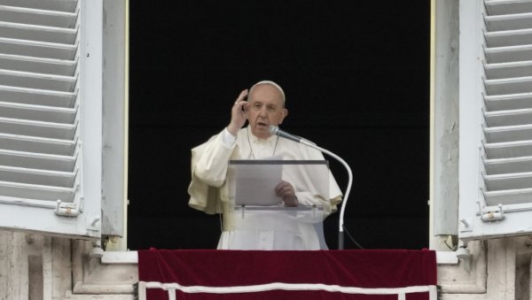 НАКОН ПОЗИВА ИЗ УКРАЈИНЕ: Папа Фрања разматра могућност да посети Кијев