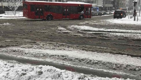 ВИШЕ БЕОГРАДСКИХ ЛИНИЈА ПРОМЕНИЛО ТРАСУ: Неки возе скраћено, а неки су своју руту продужили