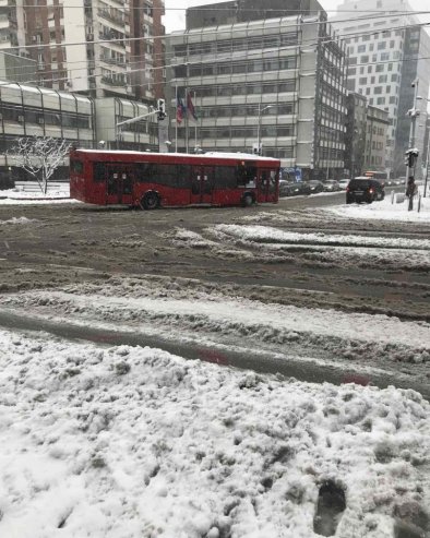 ВИШЕ БЕОГРАДСКИХ ЛИНИЈА ПРОМЕНИЛО ТРАСУ: Неки возе скраћено, а неки су своју руту продужили