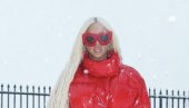 ŠTA JOJ ZIMA MOŽE: Ovo nesvakidašnje izdanje Jelene Karleuše dugo će da se pamti, ležala i u snegu (FOTO)