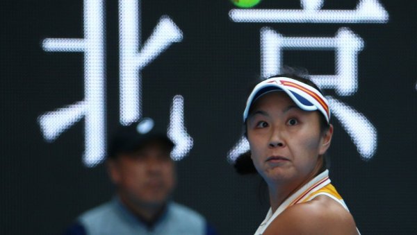 ПЕНГ ПРОМЕНИЛА ПРИЧУ: Никад то нисам рекла! Појавио се нови снимак на коме се кинеска тенисерка понаша веома чудно (ВИДЕО)