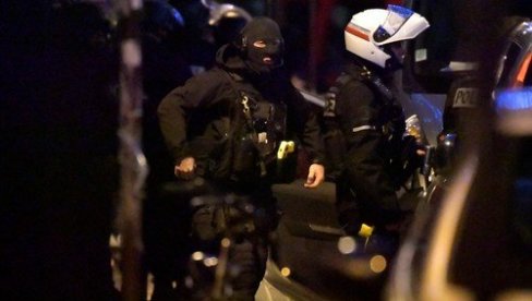 PUCNJAVA U PARIZU: Jedan poginuo, četvoro ranjeno