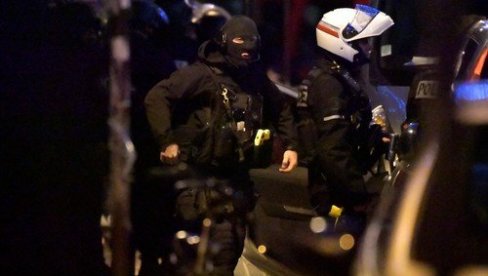 PUCNJAVA U PARIZU: Jedan poginuo, četvoro ranjeno PUCNJAVA U PARIZU: Jedan poginuo, četvoro ranjeno