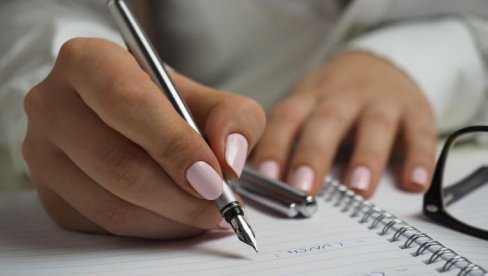 TO NIJE U DUHU NAŠEG JEZIKA: Pravopisne greške od kojih se Srbima diže kosa na glavi