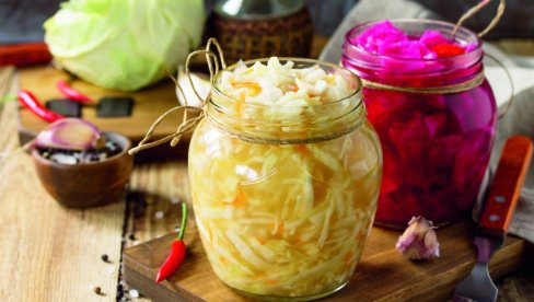 САЛАТА ЗА ДУГ ЖИВОТ: Наше преци су је свакодневно имали на јеловнику САЛАТА ЗА ДУГ ЖИВОТ: Наше преци су је свакодневно имали на јеловнику