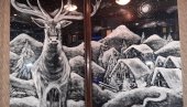 ZIMSKA IDILA NA IZLOZIMA: U Vršcu još nije pao prvi sneg, ali ga je Dušanka Glumac „donela“ svojim oslikavanjem