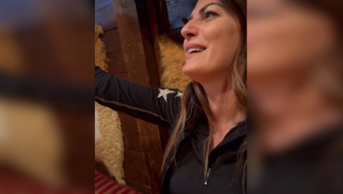 PESMA NA KOPU: Ministarka Tatjana Matić uživala na planini uz dobru hranu i muziku PESMA NA KOPU: Ministarka Tatjana Matić uživala na planini uz dobru hranu i muziku