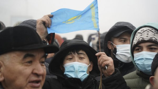 ДЕМОНСТРАНТИ УПАЛИ У ЗГРАДУ ГРАДСКЕ АДМИНИСТРАЦИЈЕ: Настављени протести у Казахстану