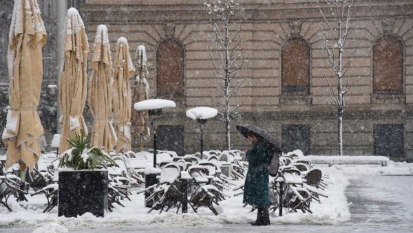 СТИЖЕ СНЕГ У СРБИЈУ: Температуре се спуштају на -10, падавине у току ноћи