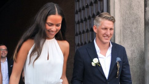 KAO DA SE NIŠTA NIJE NI DESILO: Ana Ivanović i Bastijan Švajnštajger objavama oduševili mnoge!