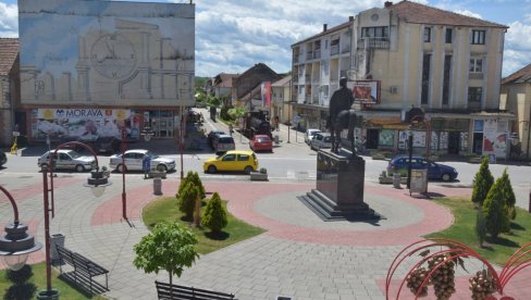 СРЕДЊА ШКОЛА ЛАПОВО: Три правца – три сигурна корака ка успеху.