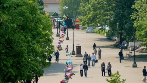TOP 3 BANJE OVOG LETA, PRIMILE 40.000 LJUDI ZA MESEC DANA: Jedna je zeleno srce Srbije, u drugoj smešaj 1000 dinara, a treća mami luksuzom TOP 3 BANJE OVOG LETA, PRIMILE 40.000 LJUDI ZA MESEC DANA: Jedna je zeleno srce Srbije, u drugoj smešaj 1000 dinara, a treća mami luksuzom