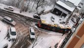 KOLAPS NA KARABURMI: Proklizao autobus, napravljen veliki zastoj (FOTO)