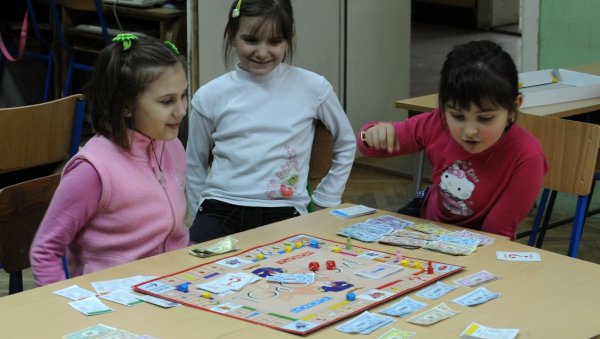 ФОРУМ СРЕДЊИХ СТРУЧНИХ ШКОЛА: Васпитачи имају веће плате од наставника