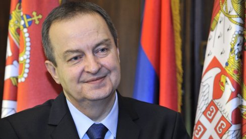 ŠARENO HVALA: Ivica Dačić dobio originalnu čestitku za praznike ŠARENO HVALA: Ivica Dačić dobio originalnu čestitku za praznike
