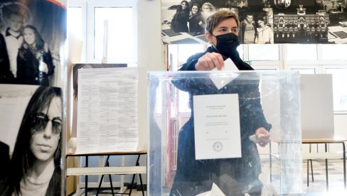 BRNABIĆ O REFERENDUMU: Izuzetno zadovoljna rezultatima, ali i izlaznošću BRNABIĆ O REFERENDUMU: Izuzetno zadovoljna rezultatima, ali i izlaznošću