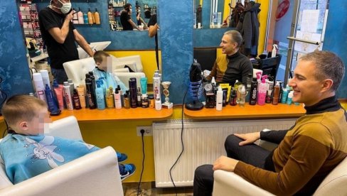 ŠIŠAJ KAO TATU: Nebojša Stefanović sa naslednikom u salonu ŠIŠAJ KAO TATU: Nebojša Stefanović sa naslednikom u salonu