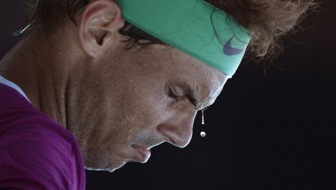 NADAL NE MOŽE DA HODA: Bik sa Majorke na štakama, plaća danak igranja pod injekcijama (VIDEO) NADAL NE MOŽE DA HODA: Bik sa Majorke na štakama, plaća danak igranja pod injekcijama (VIDEO)