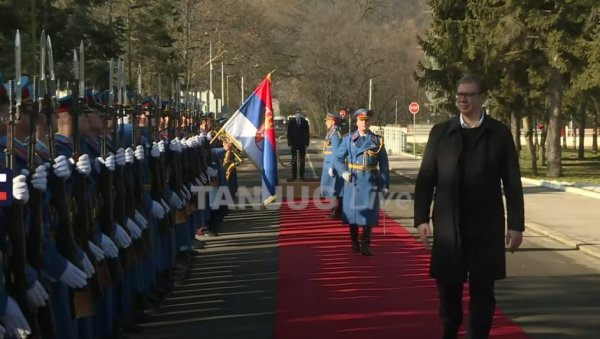 ВУЧИЋ У ДОМУ ГАРДЕ: Председник Србије присуствовао састанку о резултатима Војске у 2021. години (ВИДЕО)