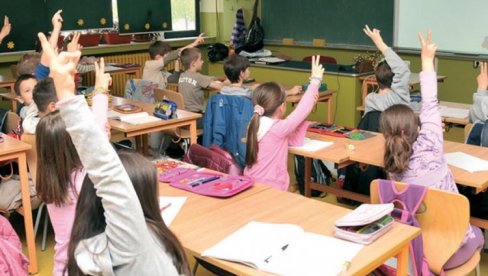 U KLUPAMA OD PONEDELJKA: Virus korona neće sprečiti planirani početak drugog polugodišta u školama Srpske U KLUPAMA OD PONEDELJKA: Virus korona neće sprečiti planirani početak drugog polugodišta u školama Srpske
