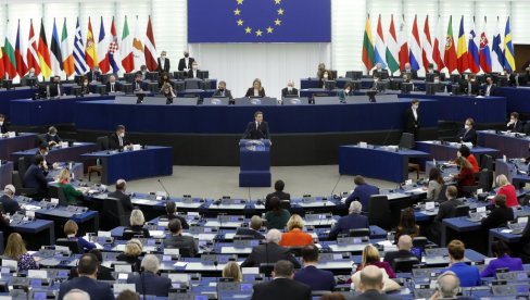 NEMA MIRA BEZ DIJALOGA S RUSIJOM: Francuski lider Emanuel Makron u Evropskom parlamentu u Strazburu NEMA MIRA BEZ DIJALOGA S RUSIJOM: Francuski lider Emanuel Makron u Evropskom parlamentu u Strazburu