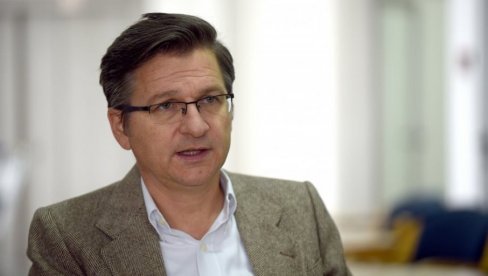 PROFESOR MILOŠ KOVIĆ UPOZORAVA: Srbima utiskuju žig kolektivne krivice PROFESOR MILOŠ KOVIĆ UPOZORAVA: Srbima utiskuju žig kolektivne krivice