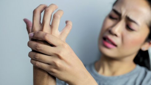 OTIČE VAM SAMO JEDAN PRST: Povreda, infekcija, ili reumatsko oboljenje - kako prepoznati? OTIČE VAM SAMO JEDAN PRST: Povreda, infekcija, ili reumatsko oboljenje - kako prepoznati?