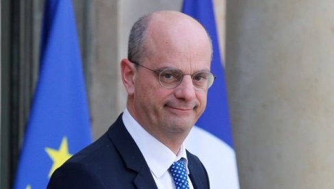 SANITARNI PROTOKOL POD SUNCEM IBICE: Kritike francuskom ministru obrazovanja jer je mere oko kovida 19 za škole pravio na Balearima SANITARNI PROTOKOL POD SUNCEM IBICE: Kritike francuskom ministru obrazovanja jer je mere oko kovida 19 za škole pravio na Balearima