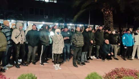 PROTESTI U BARU: Dritane ni u politici nije sve dozvoljeno PROTESTI U BARU: Dritane ni u politici nije sve dozvoljeno