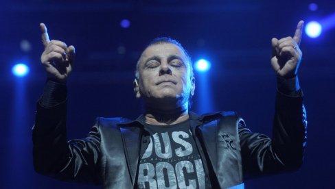 EMOTIVAN OPROŠTAJ SINA AKIJA RAHIMOVSKOG: Jedino sam ti pesmom prilazio, a mogli smo mnogo više EMOTIVAN OPROŠTAJ SINA AKIJA RAHIMOVSKOG: Jedino sam ti pesmom prilazio, a mogli smo mnogo više