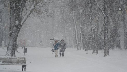 ZIMA SE VRAĆA NA VELIKA VRATA: Obilni sneg, olujni vetar i snežna mećava pogodiće Srbiju