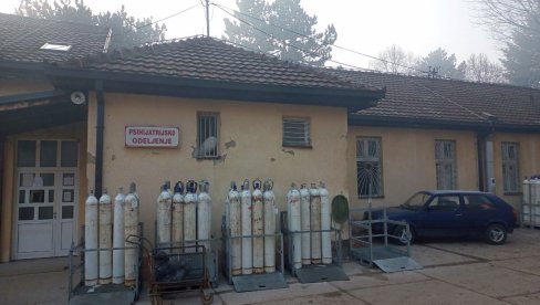 U SUBOTU 12 HOSPITALIZOVANIH U KOVID BOLNICI U VRANJU: Jedan pacijent prebačen u Kruševac, nije bilo otpusta U SUBOTU 12 HOSPITALIZOVANIH U KOVID BOLNICI U VRANJU: Jedan pacijent prebačen u Kruševac, nije bilo otpusta