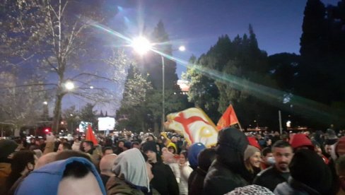 (UŽIVO) POLITIČKA KRIZA U CRNOJ GORI: Građani brane narodnu volju, protesti u Podgorici i Beranama (UŽIVO) POLITIČKA KRIZA U CRNOJ GORI: Građani brane narodnu volju, protesti u Podgorici i Beranama