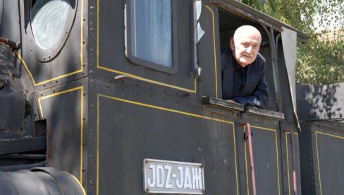 NA VEZI SA SVETOM, A NIKAD SAMLJI! Veliki srpski književnik Radovan Beli Marković (1947-2022) rado je i često govorio za Novosti NA VEZI SA SVETOM, A NIKAD SAMLJI! Veliki srpski književnik Radovan Beli Marković (1947-2022) rado je i često govorio za Novosti