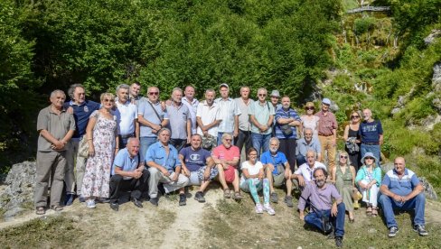 PORUKE SVETOG SAVE: U Prijepolju već 32 godine uprkos oskudici opstaje revija Savindan PORUKE SVETOG SAVE: U Prijepolju već 32 godine uprkos oskudici opstaje revija Savindan