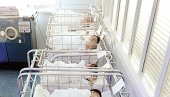 ТРИ ПАРА БЛИЗАНАЦА: У породилишту у Новом Саду за дан рођене 32 бебе
