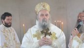 SRBI SU NAROD KRSTA I VASKRSENJA: Episkop Fotije poručio - Mi smo narod Svetog Save