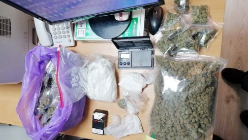 DROGU DRŽALI U STANU: Policija u Beogradu uhapsila dve osobe i zaplenila narkotike DROGU DRŽALI U STANU: Policija u Beogradu uhapsila dve osobe i zaplenila narkotike