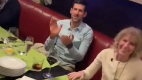 DANAS NAM JE DIVAN DAN: Novak Đoković pevao pesmu mami Dijani (VIDEO) DANAS NAM JE DIVAN DAN: Novak Đoković pevao pesmu mami Dijani (VIDEO)