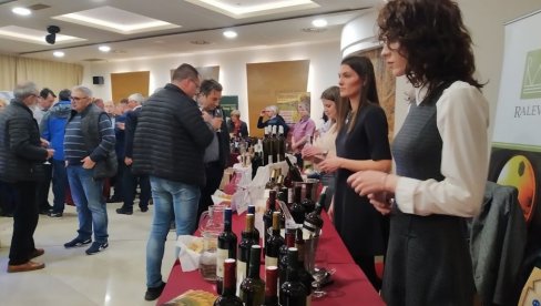 VIŠE OD 70 PRIJAVLJENIH IZLAGAČA: „Salon vina“ u Paraćinu ove subote (FOTO)