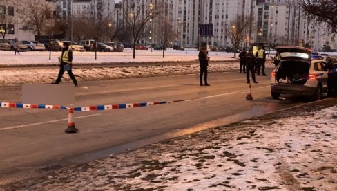 STRAŠNE SCENE NA NOVOM BEOGRADU: Telo devojčice leži pokriveno na mestu nesreće (FOTO) STRAŠNE SCENE NA NOVOM BEOGRADU: Telo devojčice leži pokriveno na mestu nesreće (FOTO)